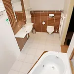 With Free Parking 4* نيترا