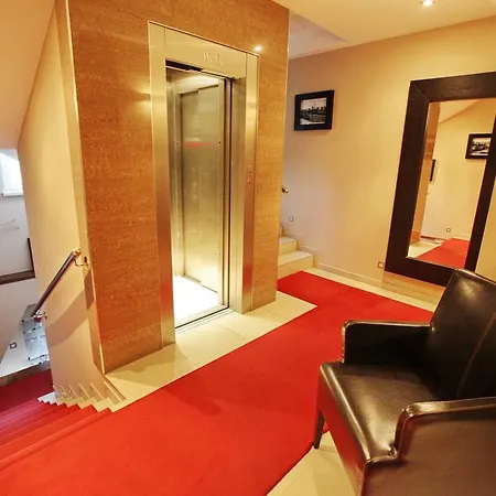 Hotel With Free Parking Neutra