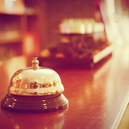 With Free Parking Neutra