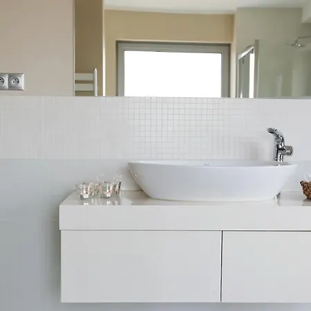 With Free Parking Hotel Neutra