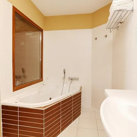 Hotel City 4*