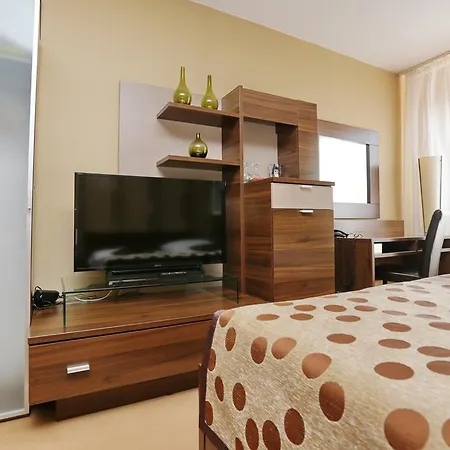With Free Parking Отель 4*