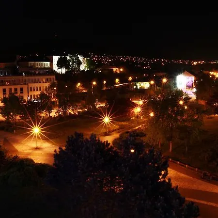 With Free Parking Hotel Neutra