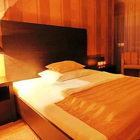 Szálloda With Free Parking 4*