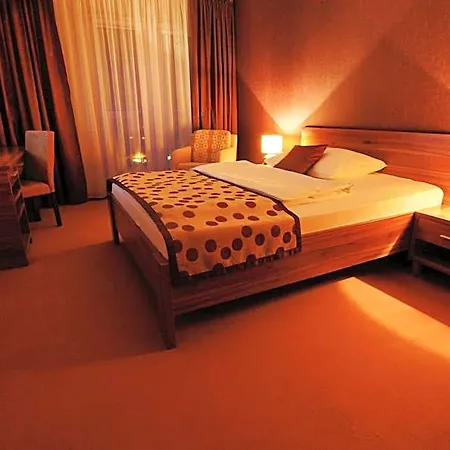 Szálloda With Free Parking 4*